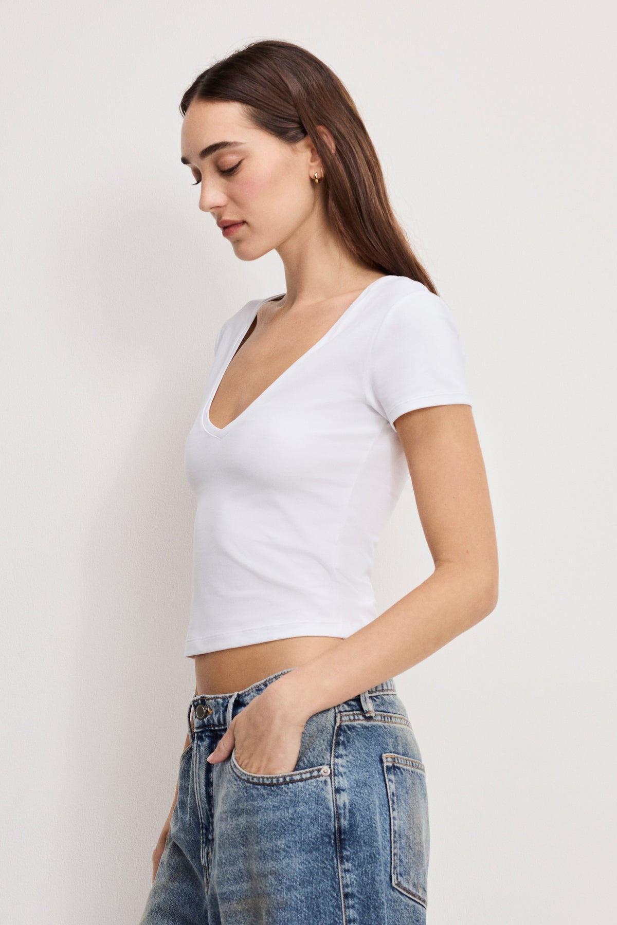 SUPER STRETCH V NECK BABY TEE WHITE001