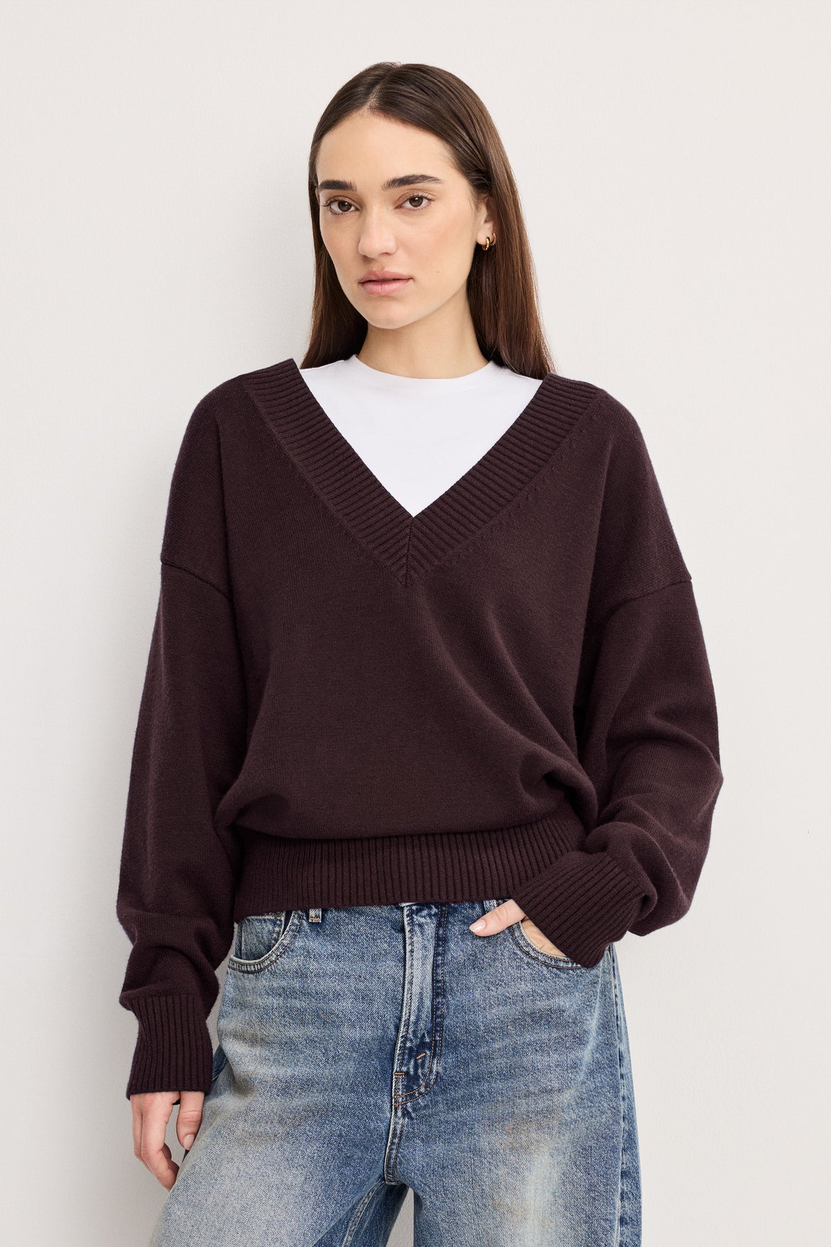 DEEP V KNIT SWEATER BARK003