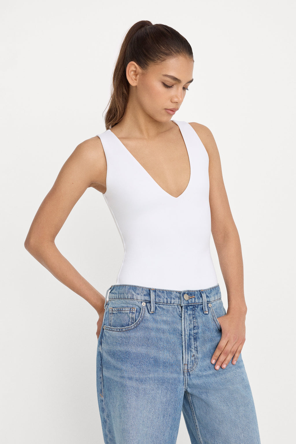 SCULPTING DEEP V BODYSUIT WHITE001