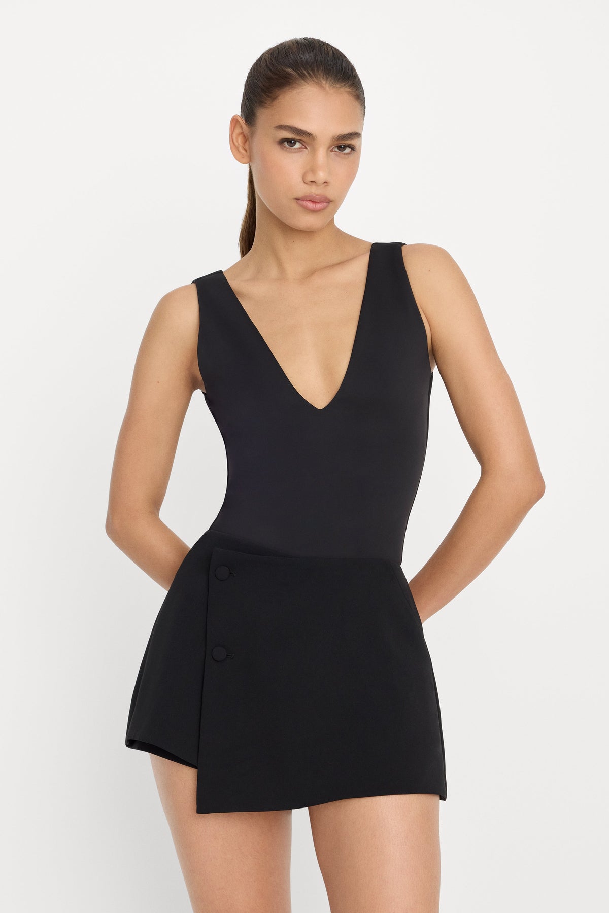 SCULPTING DEEP V BODYSUIT BLACK001