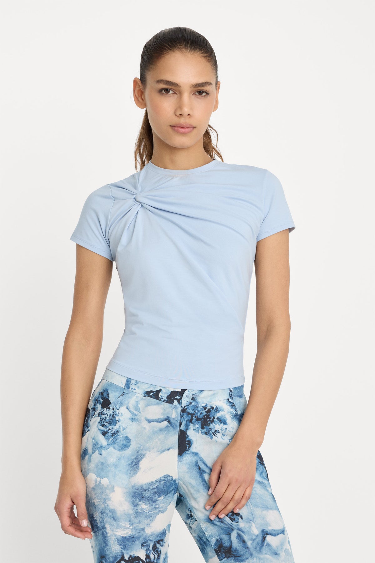 SUPER STRETCH TWIST TEE SKY