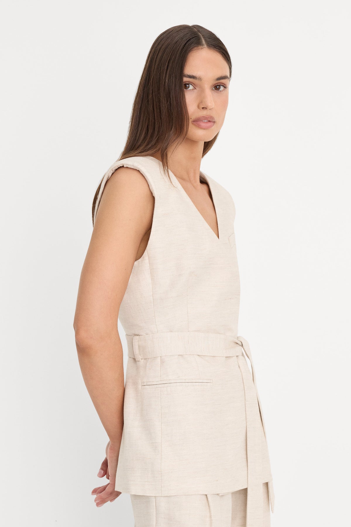 LINEN SLEEVELESS BELTED VEST OAT