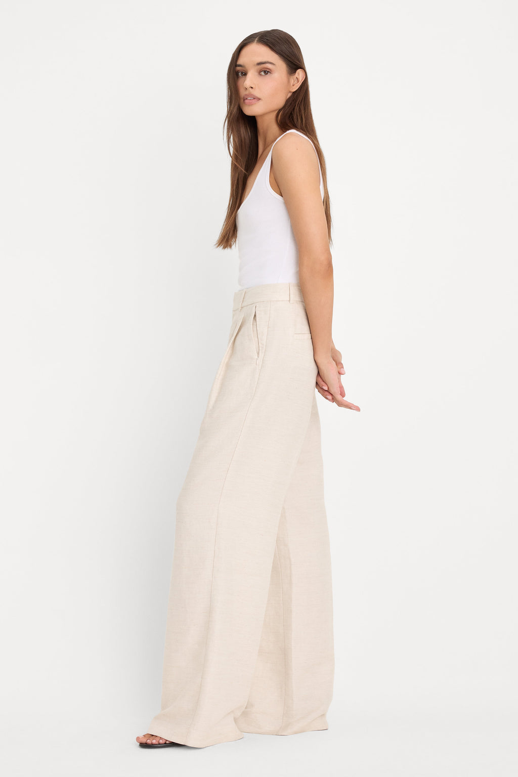 THE RELAXED LINEN TROUSER OAT