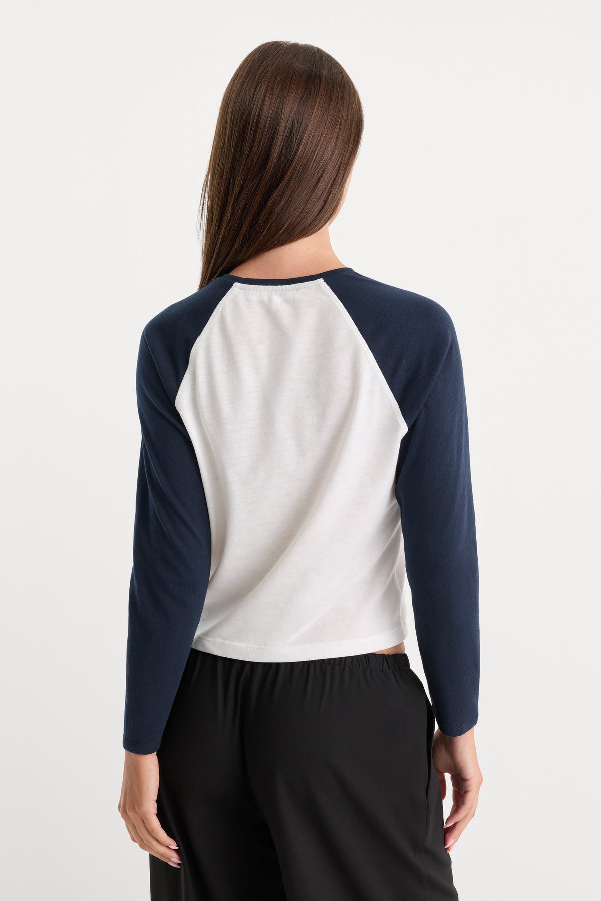 THE LONG SLEEVE RAGLAN TEE CHALK