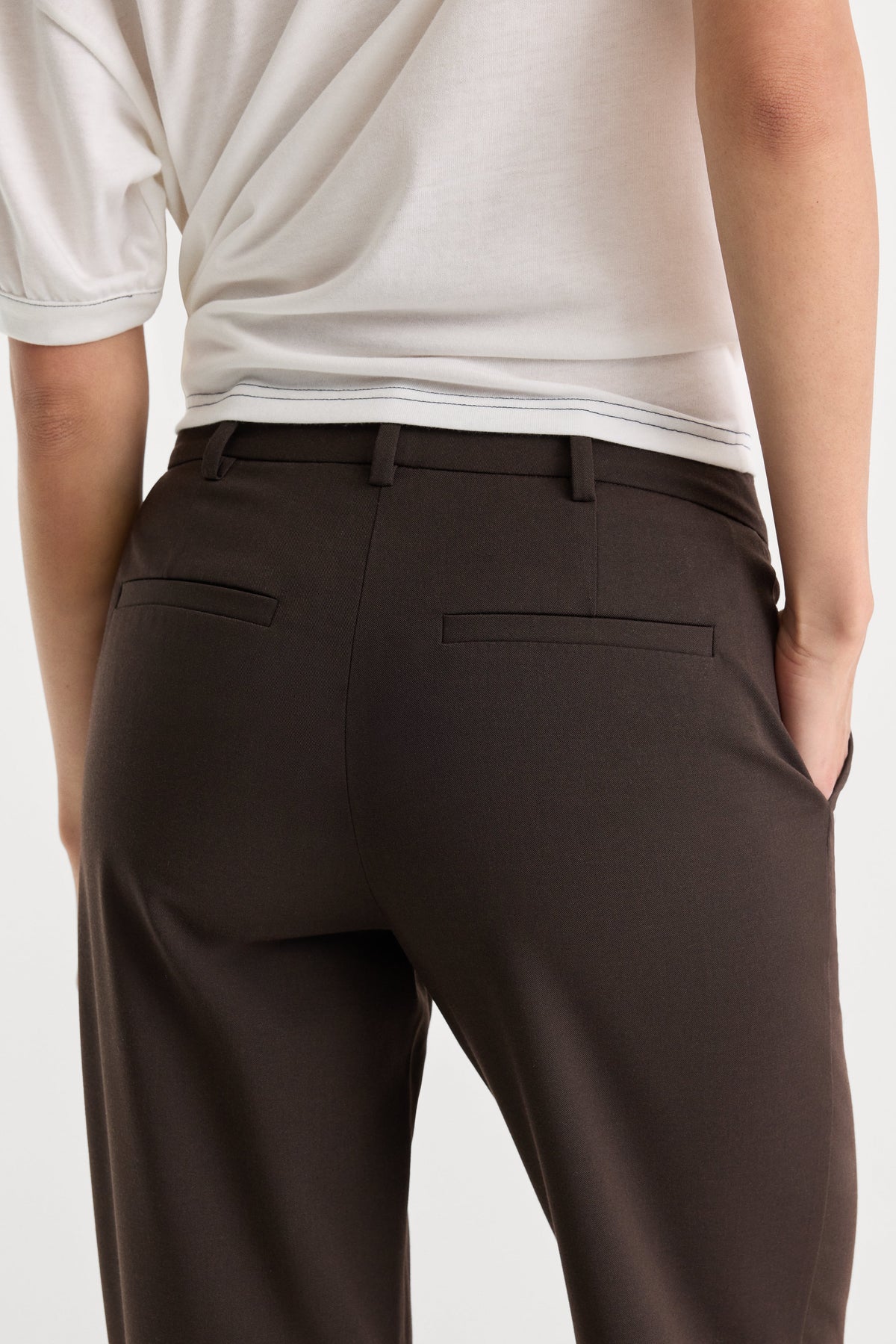 THE LOW RISE STRAIGHT LEG TROUSER ESPRESSO